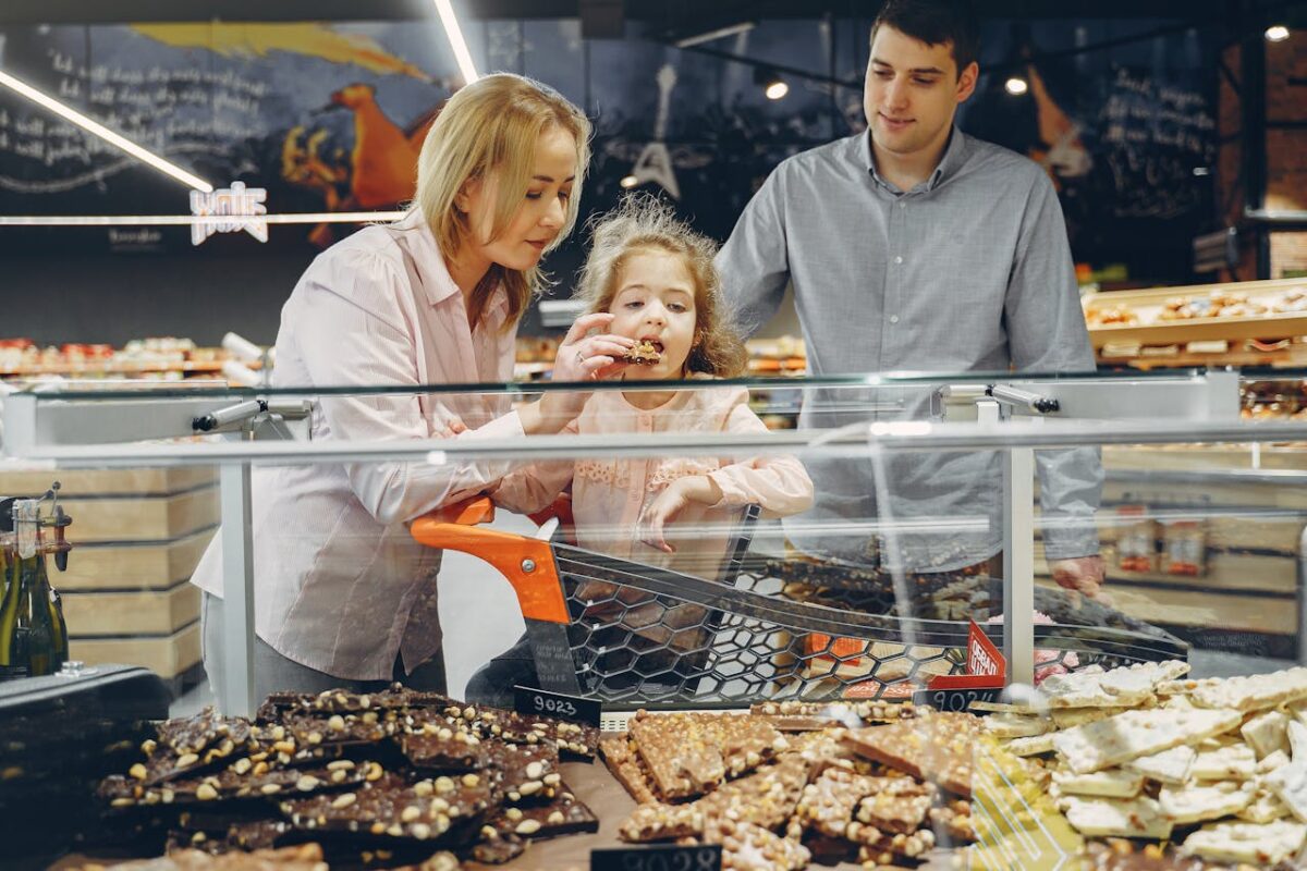 12 Free Grocery Store Perks Shoppers Keep Missing 2 little-girl-eating-brownies-