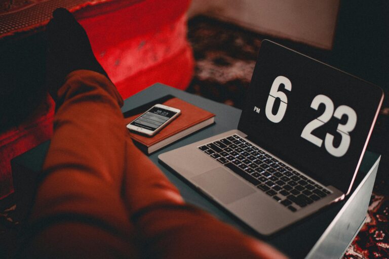10 Modern Comfort Habits That Reduce Real Productivity