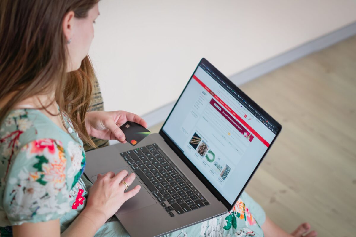 Walmart and the 2026 Consumer Shift: How America’s Largest Retailer Is Navigating a Smarter, Faster, More Demanding Shopper. 2 a-woman-shopping-online