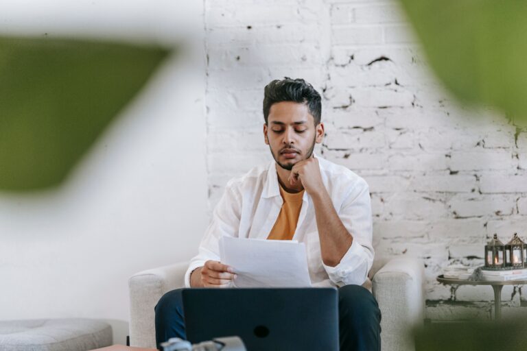 7 Quiet Signs You’re Smarter Than You Think, Even If You Doubt Yourself