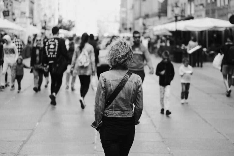 10 Things You Should Never Do When Someone Is Following You