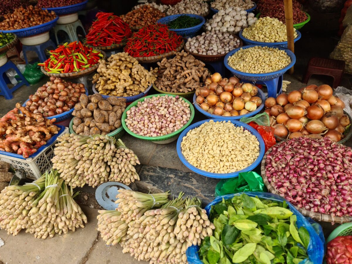 vibrant-local-market-with-fresh-produce-in-hanoi
