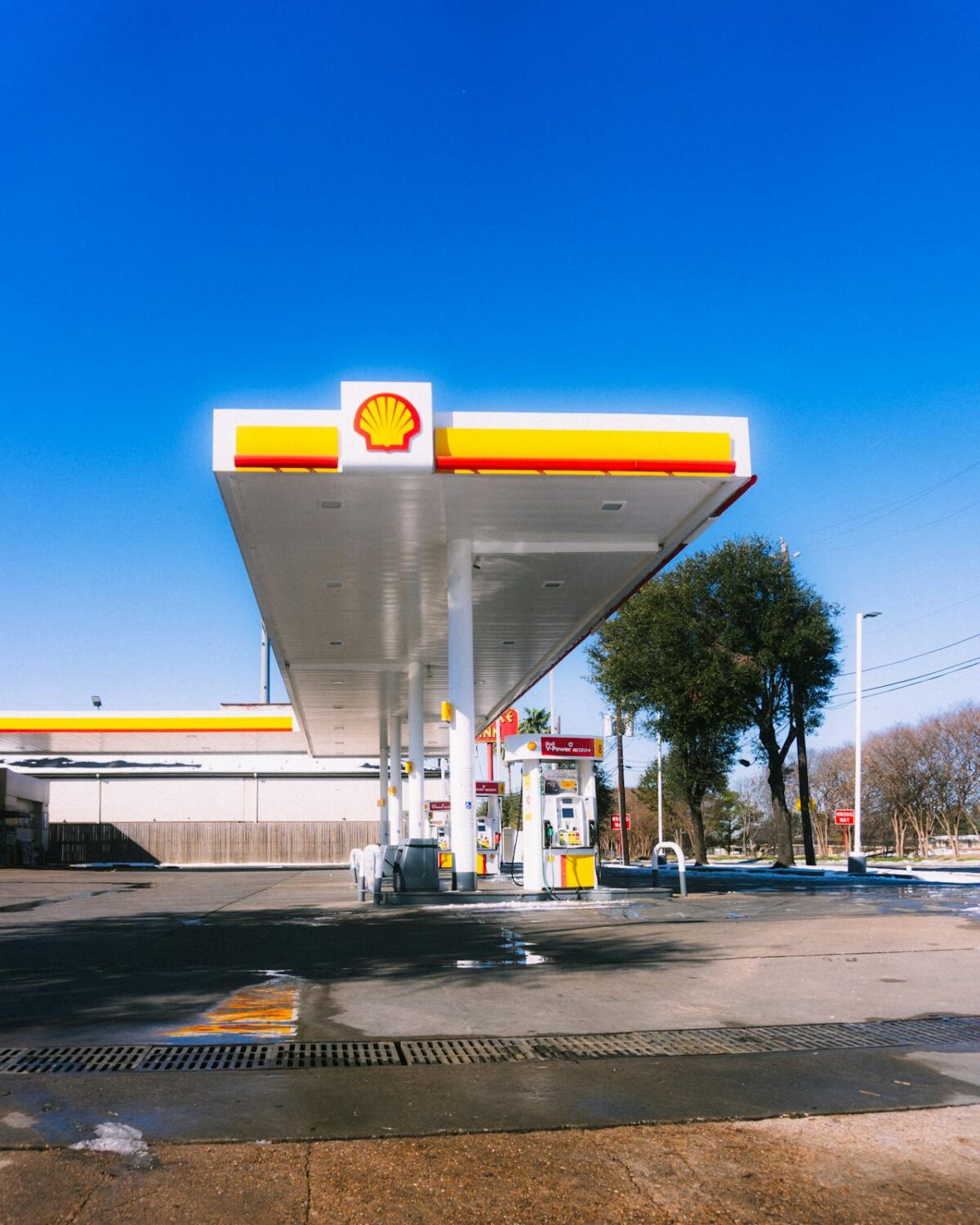 8 U.S. Places Where Gas Prices Still Don’t Feel Like a Wallet Attack 2 shell-gas-station-in-houston-during-daytime-