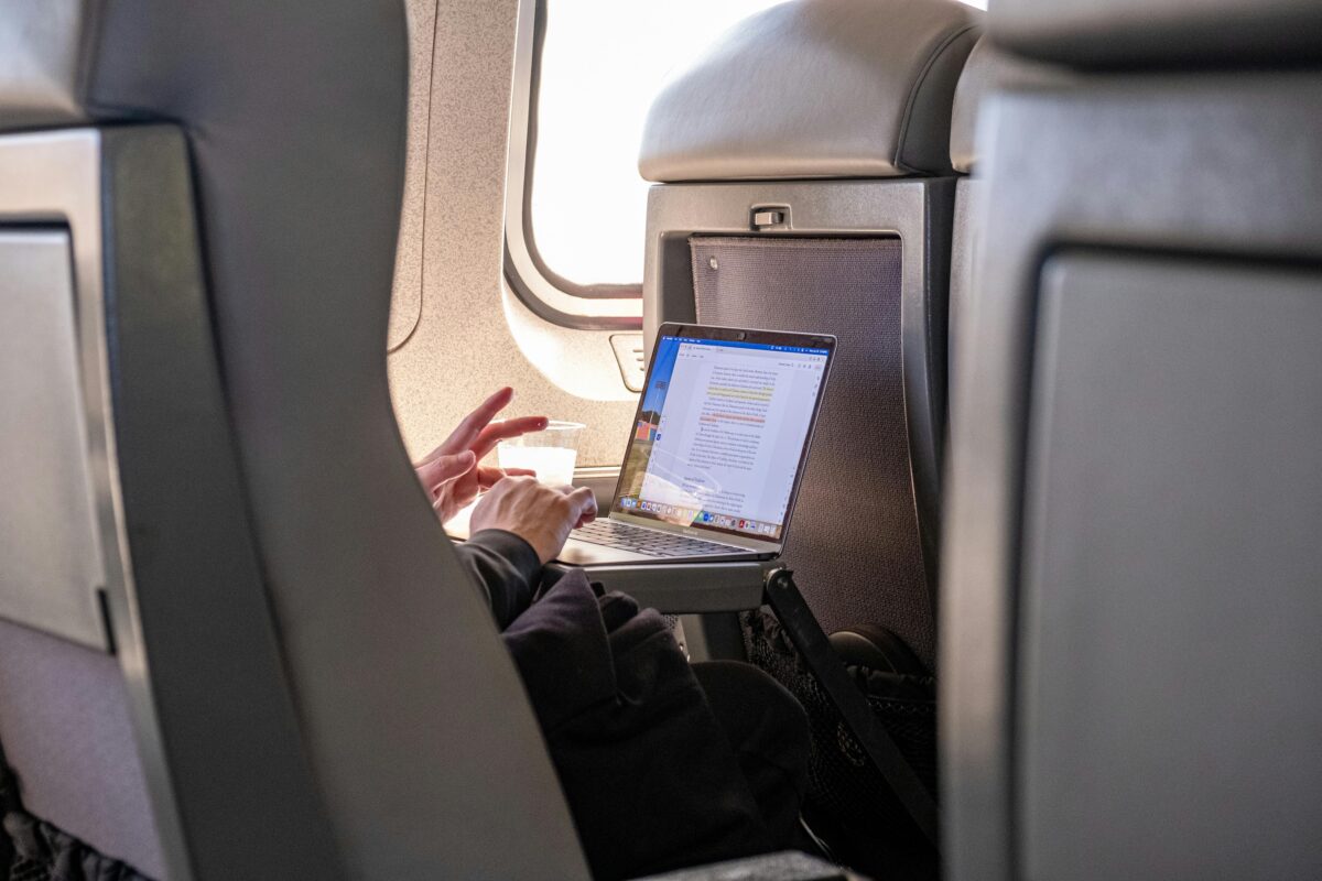 comfortable-productivity-on-a-plane