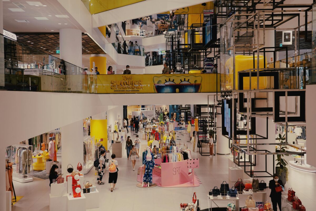 10 Ugly Reasons the World Secretly Rolls Its Eyes at Americans 4 interior-design-of-shopping-mall