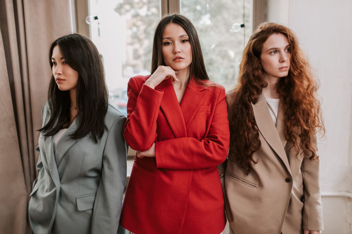 12 Outfits Women Wear That Men Notice More Than They Admit 1 beautiful-women-wearing-formal-blazer