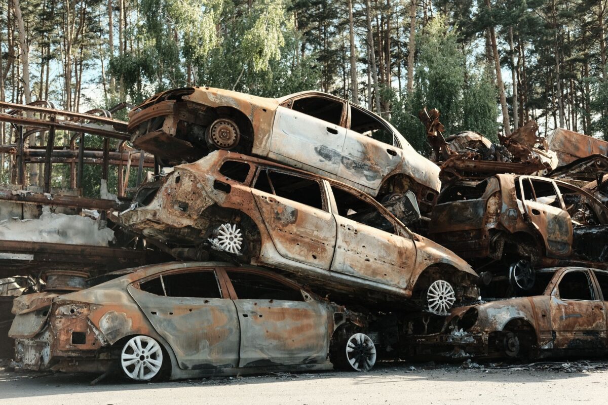 stacks-junk-cars-in-a-junkyard