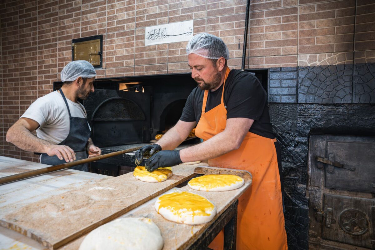 Florida Grocery Shoppers Are Facing Major Changes, And Publix Is At The Center of Them 4 artisan-bakers-preparing-traditional-bread