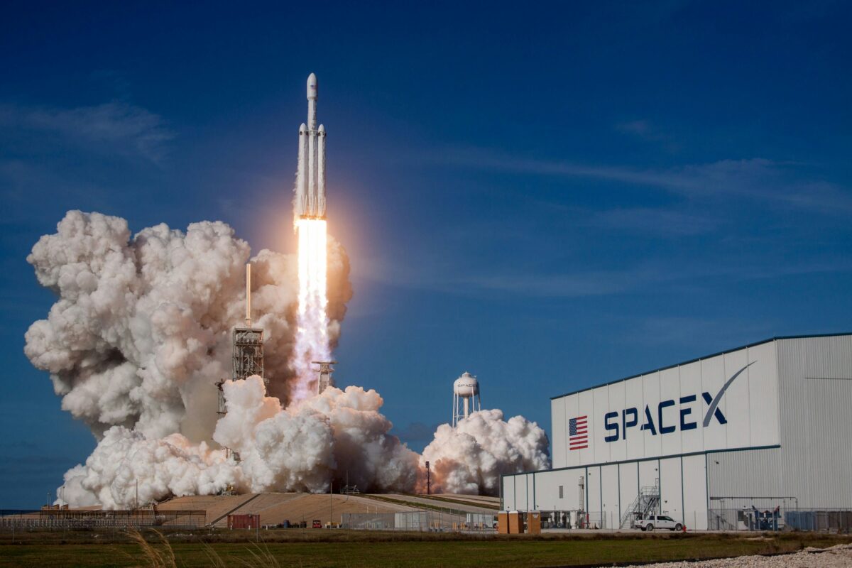 Former SpaceX Welder Juan Hernandez Turns Stock Grant Into $1 Million After Historic IPO 2 rocket-ship-launching-during-daytime