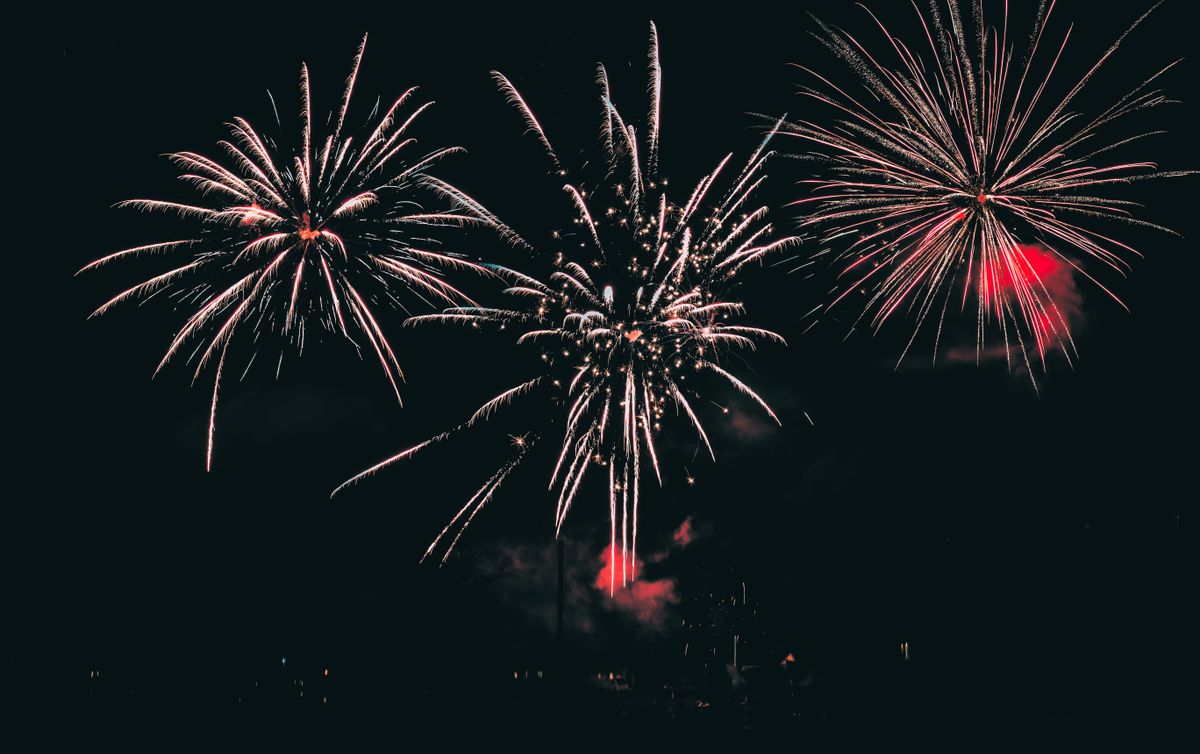Bay Area Fourth Of July 2026: Golden Gate Bridge Fireworks, Drone Shows, Parades And Top Viewing Spots For America’s 250th Celebration 1 Vibrant fireworks illuminating the night sky with colorful bursts.
