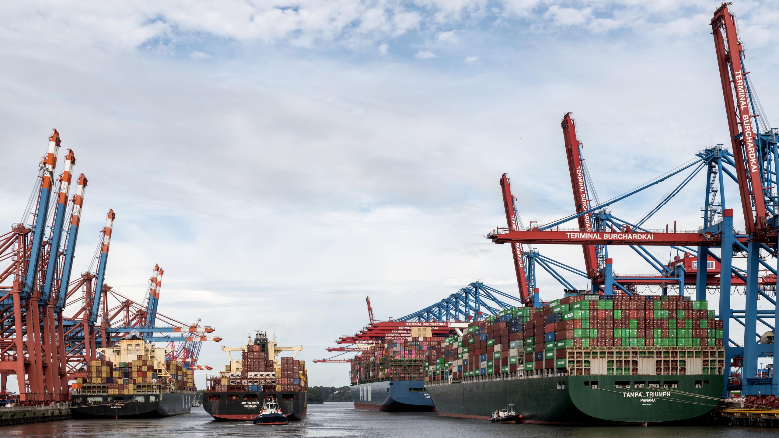 9 Reasons Europe’s Trump-Style Trade Threat Could Blow Up In Its Face 1 View of container ships docked at the busy Hamburg Port terminal in Germany.
