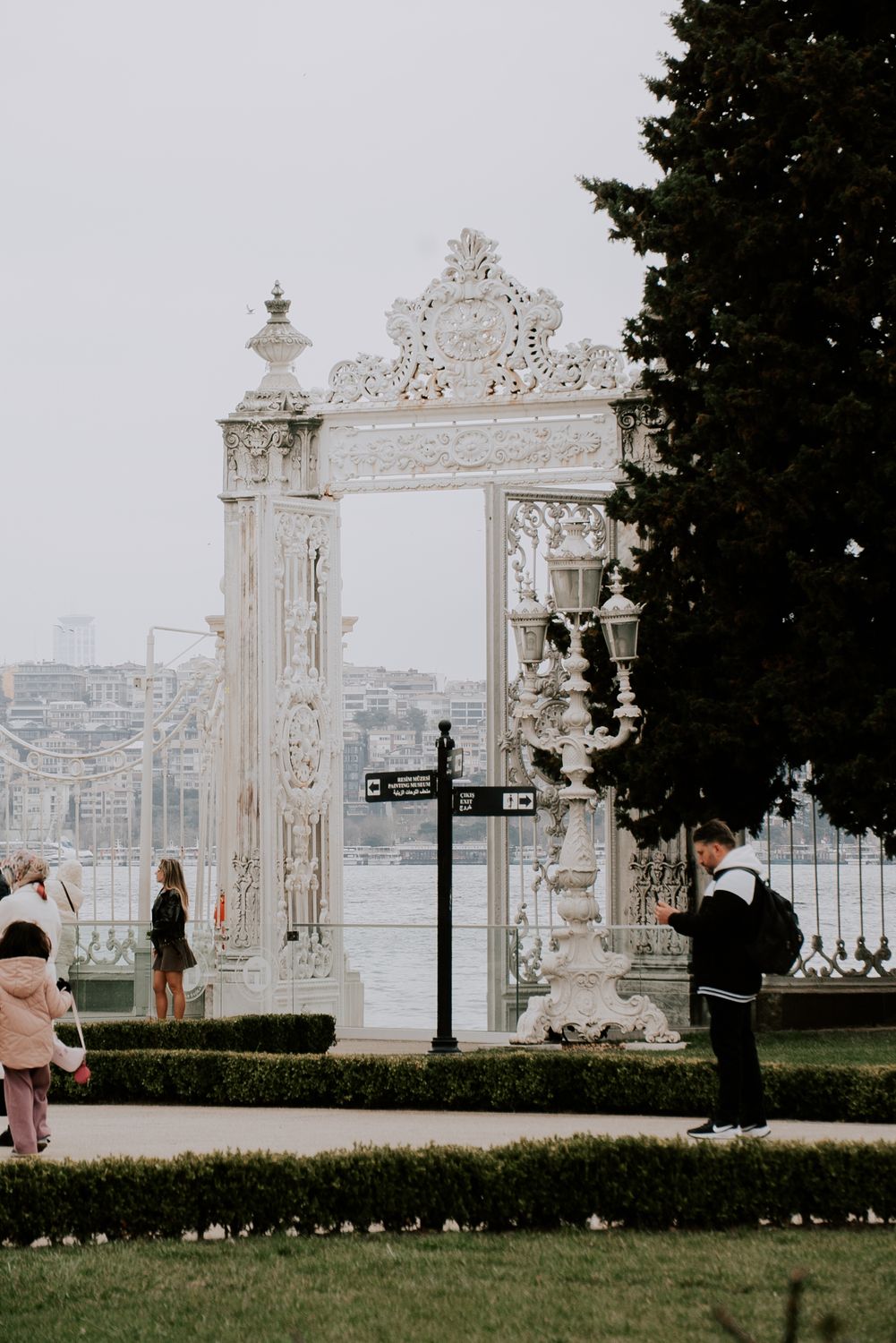 USA Tourist Boards Guide: The Smarter Way to Plan Your American Trip Using Local Experts 2 Visitors at the scenic gates of Dolmabahçe Palace overlooking the Bosphorus in Istanbul, Turkey.