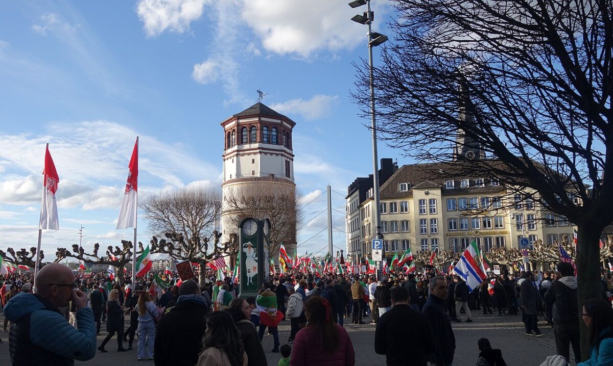 Demonstration_after_attack_USA_Israel_against_Iran_Dusseldorf_2026