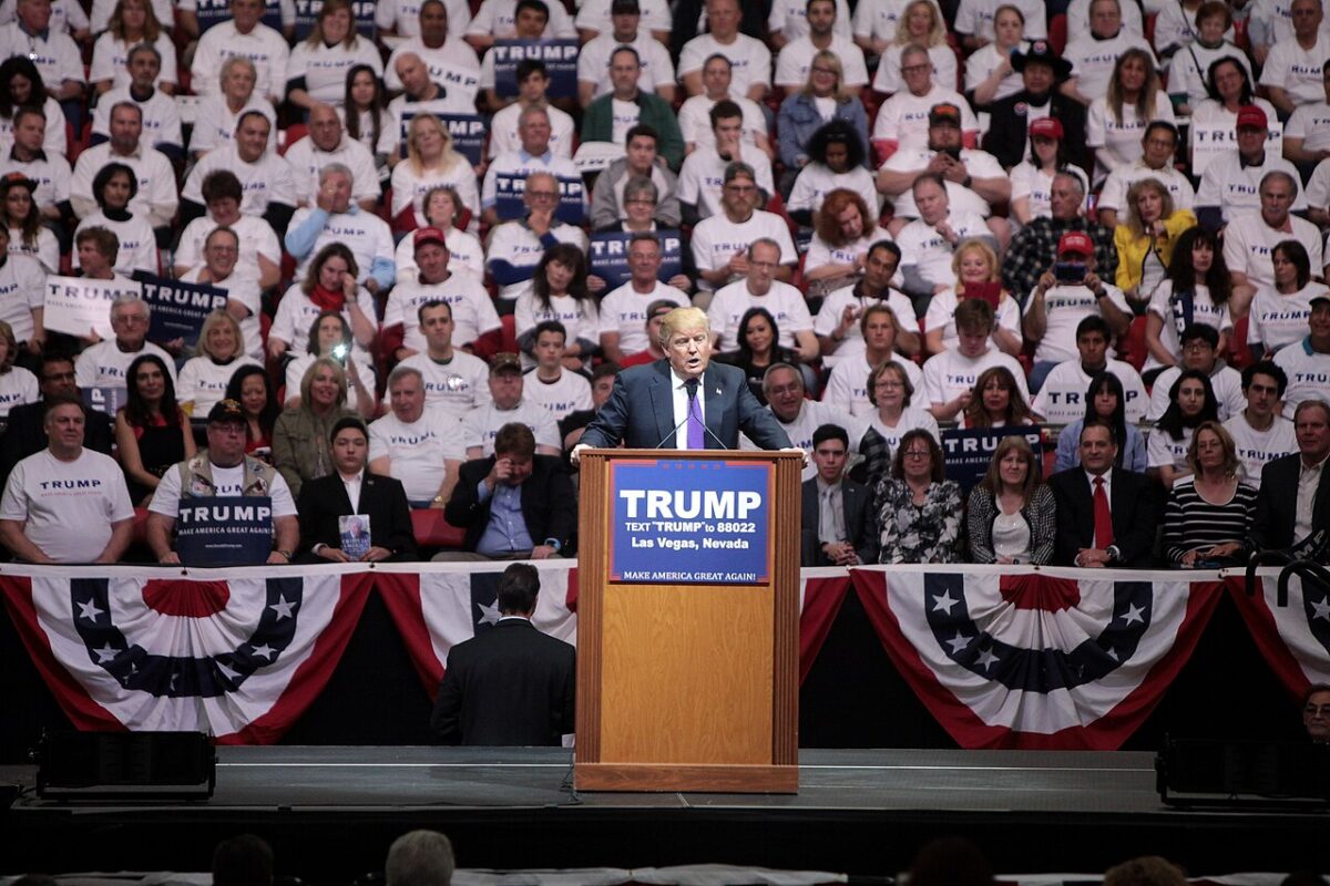 Donald_Trump_with_supporters