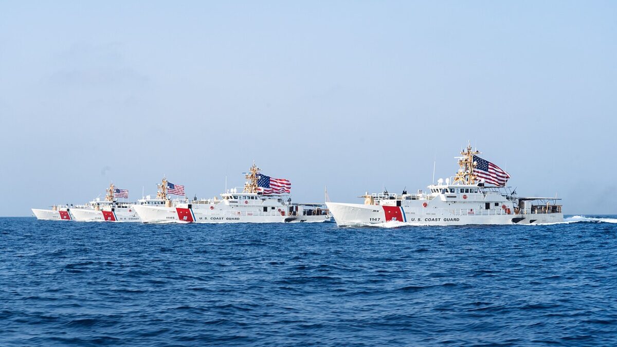 Four_sentinel_class_cutters_in_the_Strait_of_Hormuz