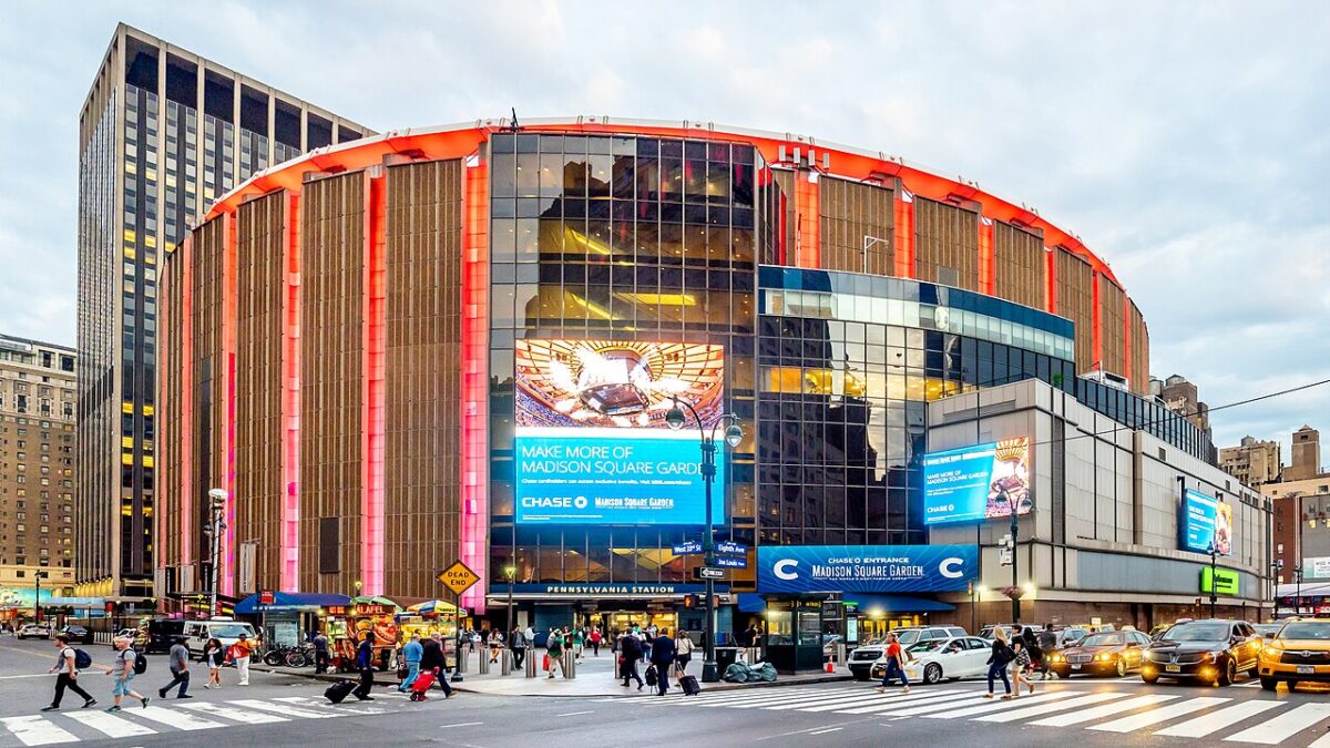 Trump Crashes Taylor Swift’s Wedding Weekend With White House “Eras Tour” Stunt as Pop Culture and Politics Collide. 4 Madison_Square_Garden