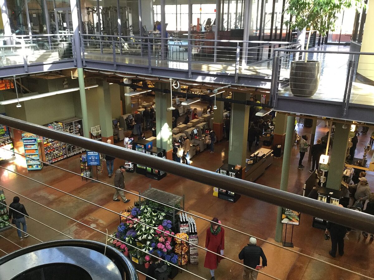 In America’s Retail Crime Battle, E-Commerce Has Become Both the Battlefield and the Weapon. 1 New_self_checkouts.