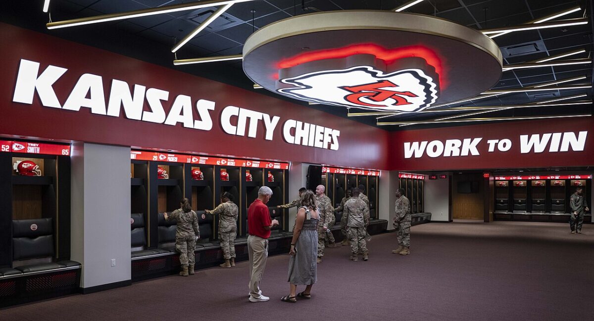 Team_Whiteman_members_visit_with_the_Chiefs