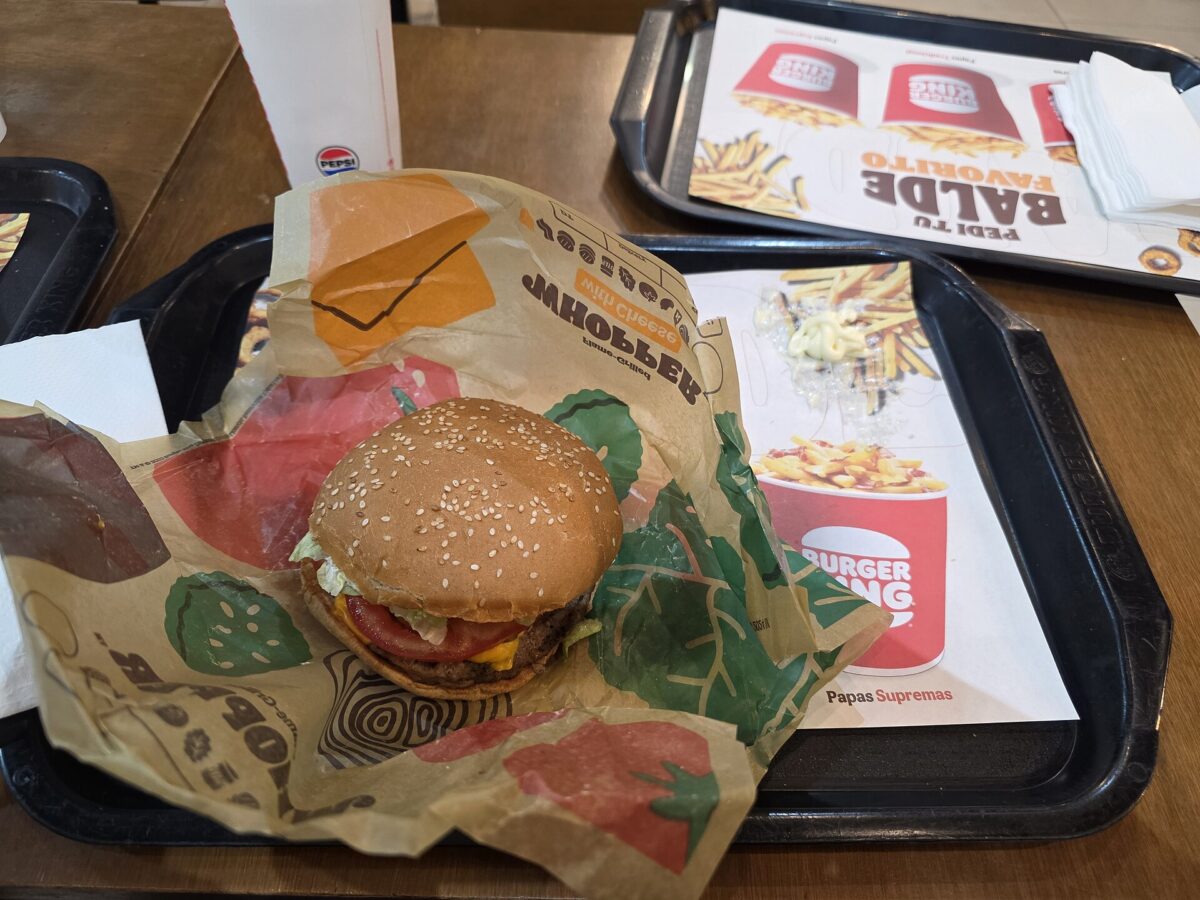A_Burger_King_Whooper_hamburger_served_in_Encarnación_(Paraguay)