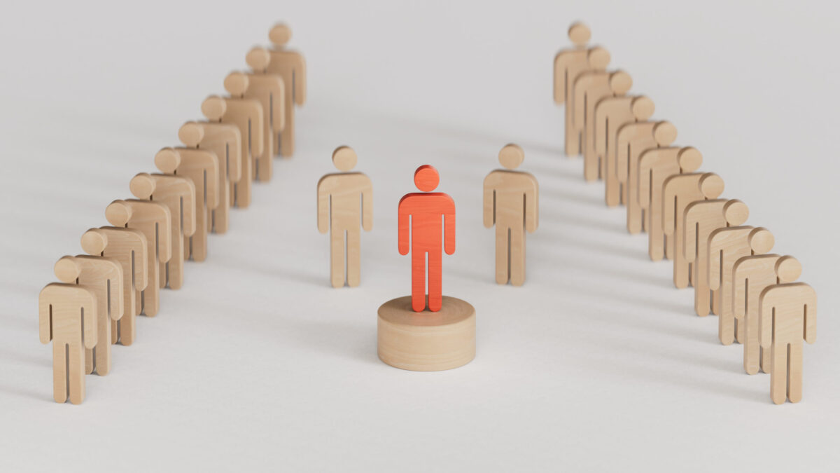 The King stands alongside the queen between two rows of dolls, depicted in a 3D illustration. 3D rendering on white background.