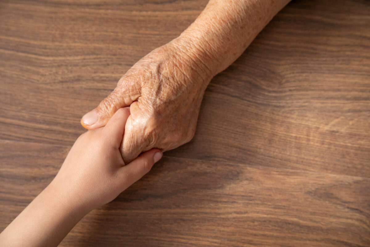 A 17-Year-Old Alabama Teen Noticed a Stranger Stumbling Outside Her Car and Made a Split-Second Decision That Saved Her Life. 1 Elderly female and child hands together.