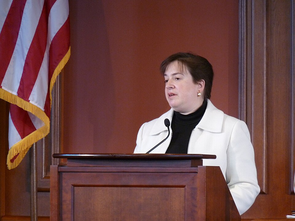 Elena Kagan giving award to Iftikhar Muhammad Chaudhry 5
