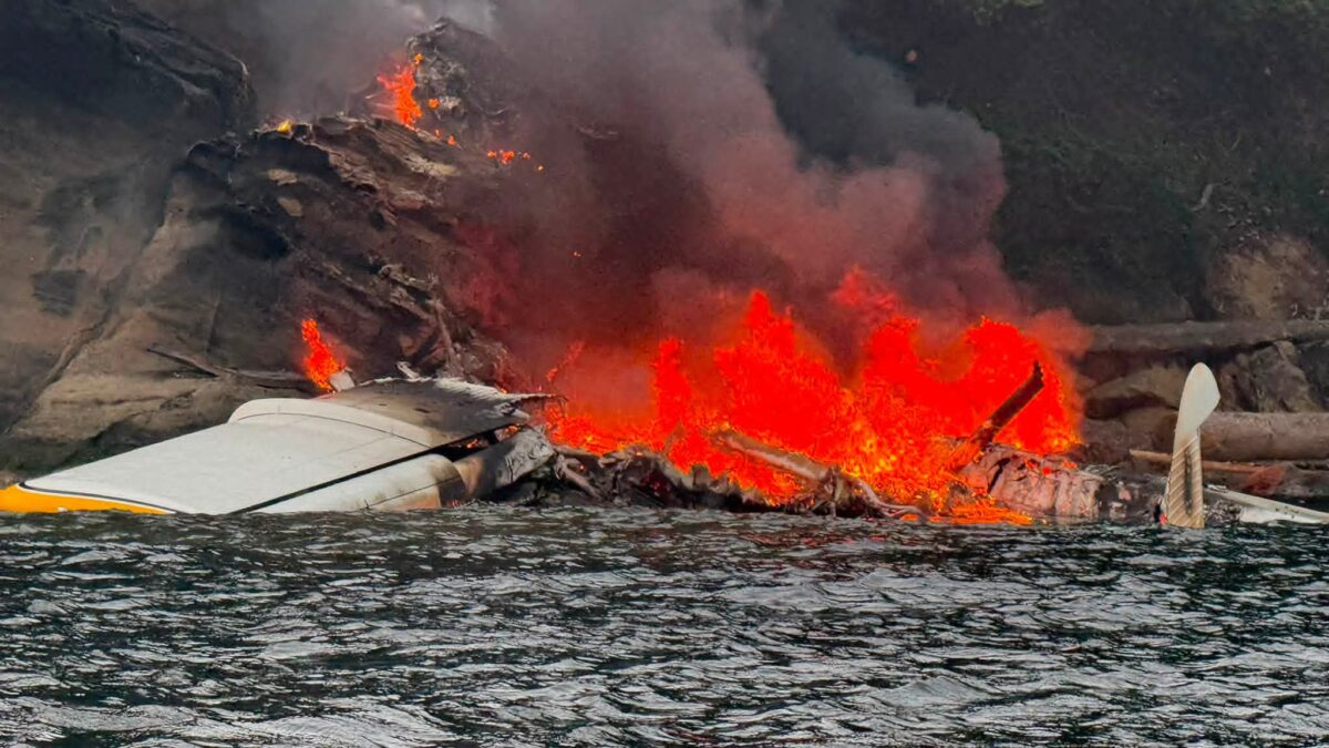 Fiery Seaplane Crash Near Washington