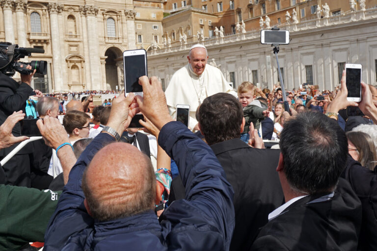 “The Pope Always Speaks as a Shepherd”: Vatican Responds After Trump Says Leo Is “Endangering a Lot of Catholics”
