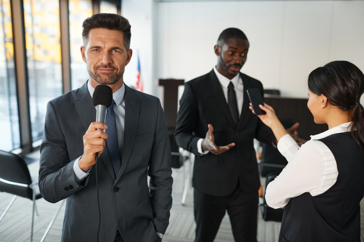 Meghan Markle’s MasterChef Australia Appearance Sparks Backstage Drama Claims as Ratings Surge and Viewers React 2 A journalist interviews a businessman in a conference room, capturing a professional and political setting.