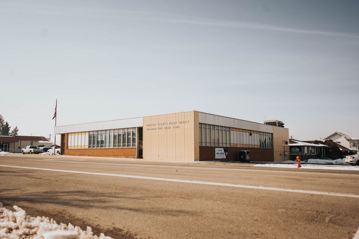 USPS Adds New Safety Measures at Georgia Facility After Four Employee Deaths Raise Questions 3 A tranquil view of a United States Post Office during winter with snow, clear sky, and urban surroundings.