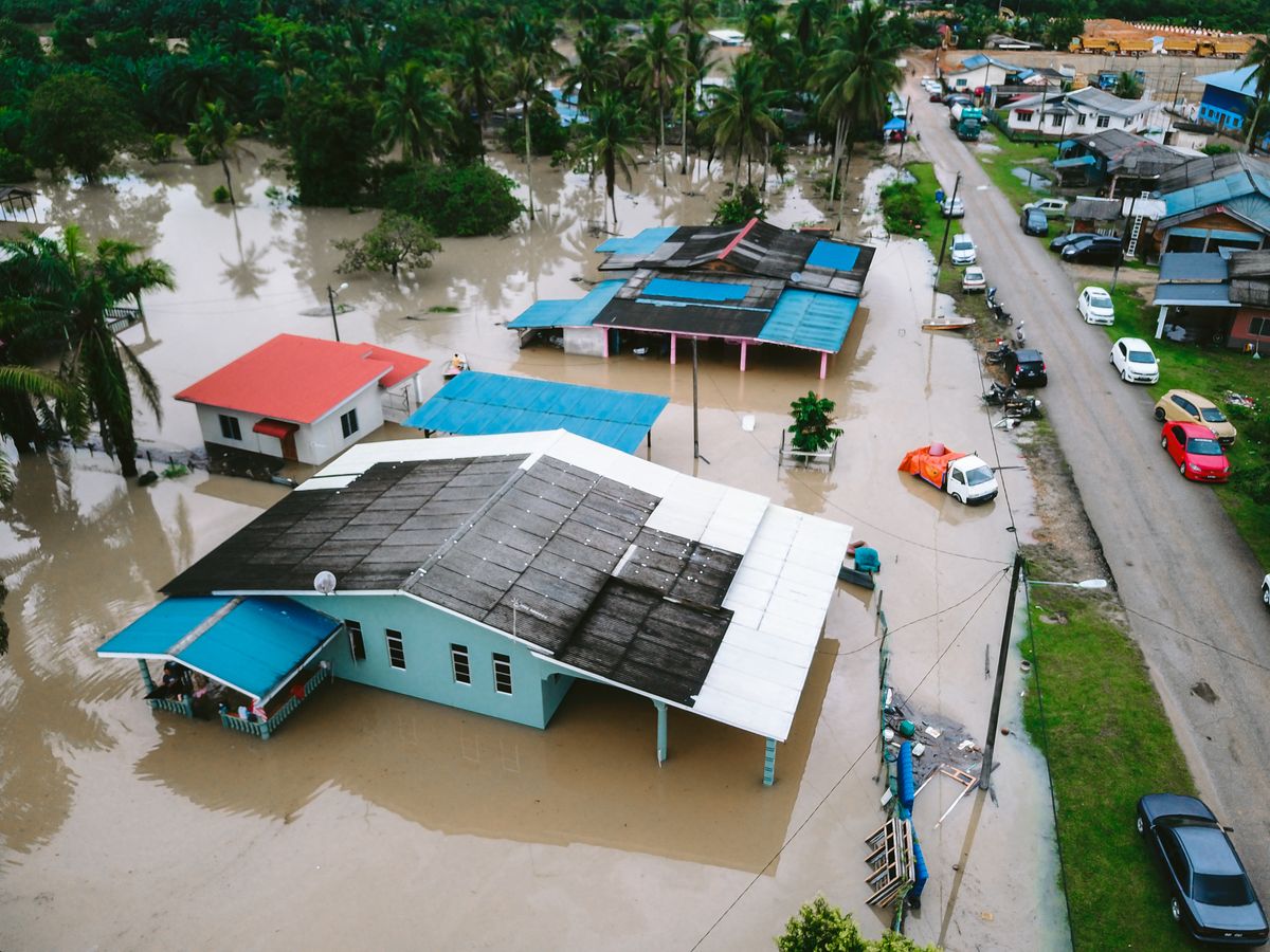 The 2026 Catastrophe Warning: What Scientists Are Really Saying About Population, Climate and Global Risk 1 Aerial view of a flooded village in Kijal, Terengganu, Malaysia, showcasing submerged houses and streets.