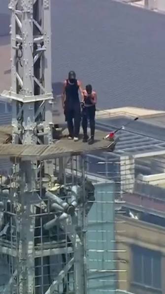 Empire State Building Rooftop Climb: A High-Risk Engagement Stunt That Turned Into a Multi-Layer Security Breach 1 images 5