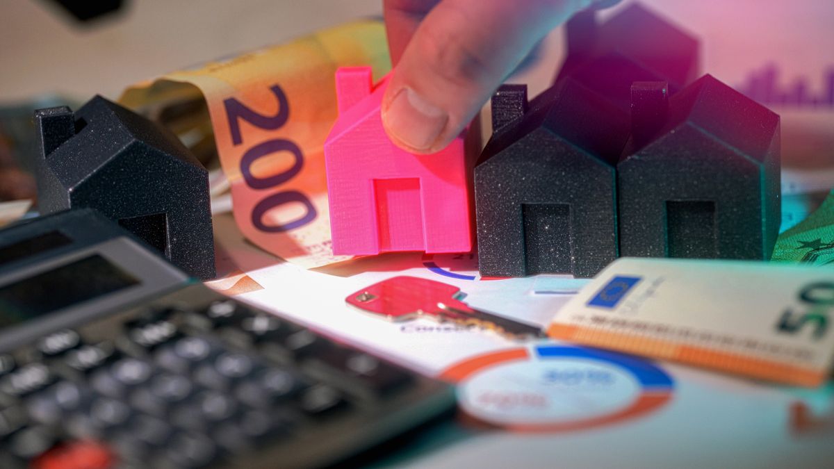 America’s Power Bills Are Rising Faster Than Inflation, and Bigger Hikes May Be Coming 1 Miniature houses, Euro bills, and calculator representing real estate investment.