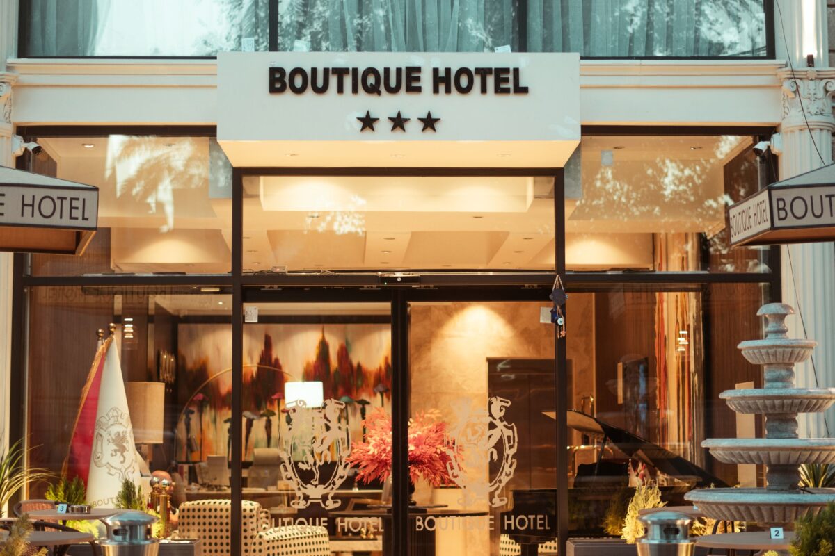 elegant-boutique-hotel-entrance-in-baghdad