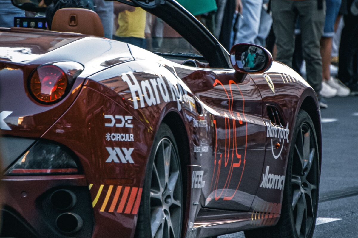 racing-car-at-urban-street-event