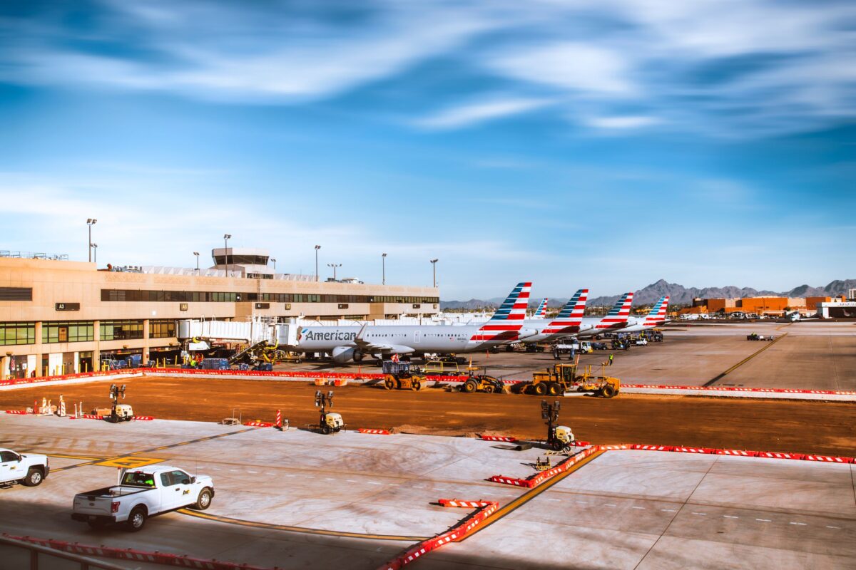 airplanes-in-the-airport