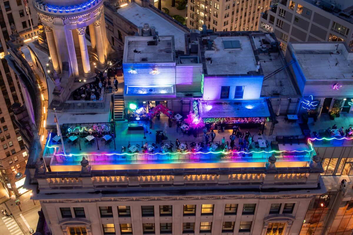 colorful-rooftop-party-in-chicago-at-night