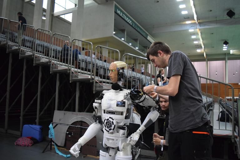 U.S. Targets Chinese Robotics Boom With New Restrictions on Humanoid Robots and Power Equipment