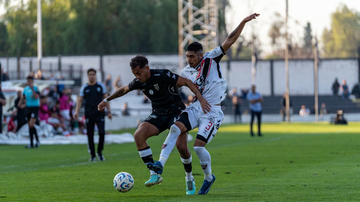 Chiefs Family Nightmare Deepens as Eric Bieniemy’s Son Is Charged in Mother’s Virginia Shooting 2 Two soccer players compete fiercely during an outdoor match on a sunny day.