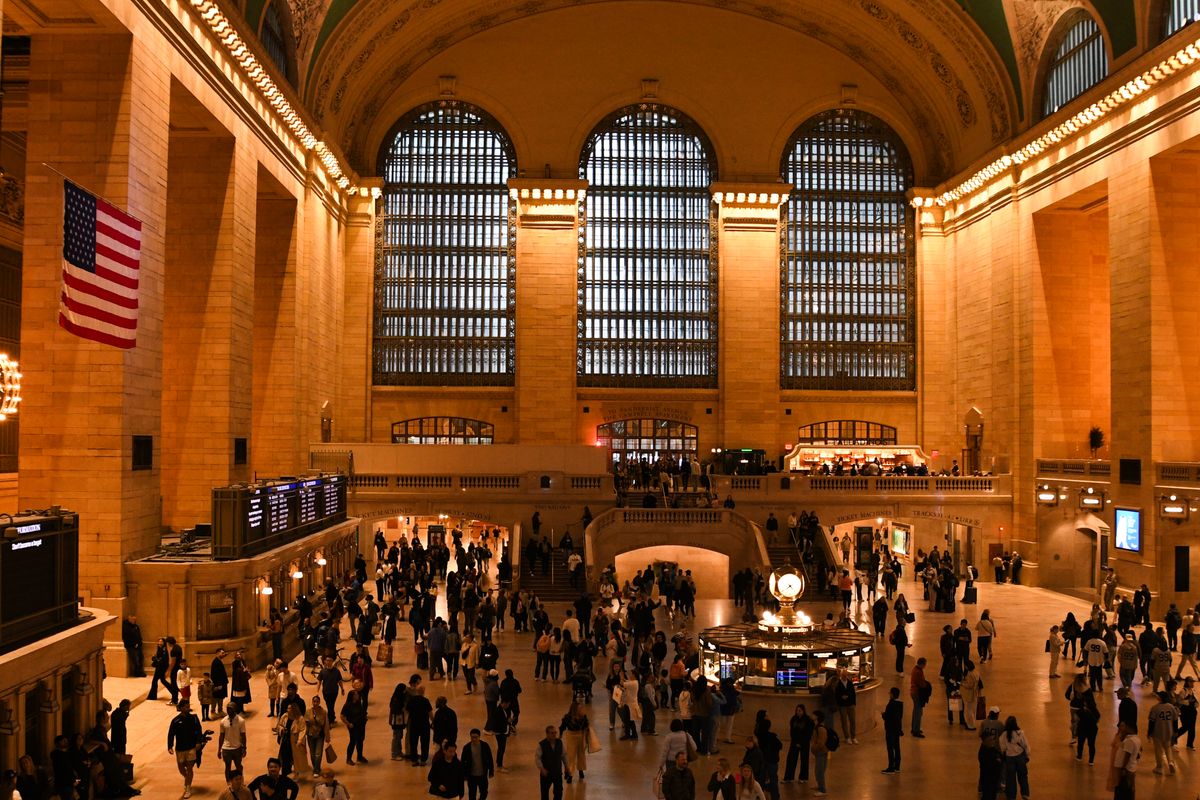 New York’s $2.6 Billion Cash-Assistance Surge Puts the City’s Safety Net Under a Microscope 1 Vibrant scene inside Grand Central Terminal, showcasing its iconic architecture and busy atmosphere.