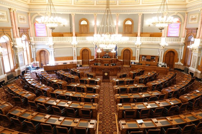 Democrats See House Opportunity as 2026 Midterms Enter Final 100-Day Stretch, But Senate Path Remains Difficult 