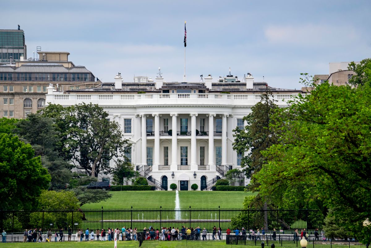 Donald Trump’s Approval Among Christians Splits as Catholic Support Falls and Born-Again Protestants Hold Firm 3 A scenic view of The White House, a renowned landmark in Washington, DC, surrounded by greenery and tourists.