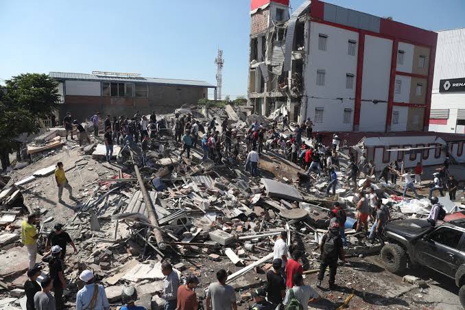 Colombia Earthquake Tragedy: The Race Against Time as Rescue Crews Search for Survivors Beneath the Rubble 1 images 16 1