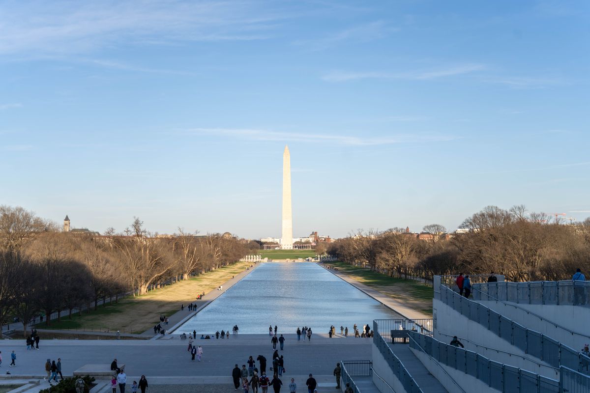 Trump’s Reflecting Pool Controversy Takes Unexpected Turn as Missing Video Evidence and Construction Problems Complicate Vandalism Claims 2 Stunning view of the Washington Monument and reflecting pool in Washington DC on a clear day.
