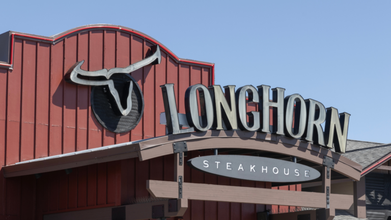The LongHorn Kitchen Video That Has Diners Looking Twice at Restaurant Cleanliness