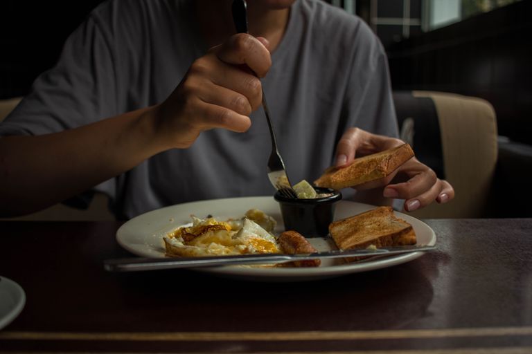 7 American Comfort Foods That Look Completely Different From What Visitors Expect