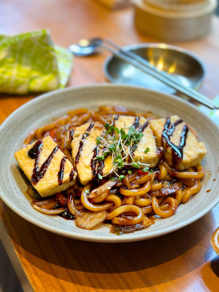 Udon Carbonara Is the Creamy Noodle Mash-Up Everyone Wants to Try
