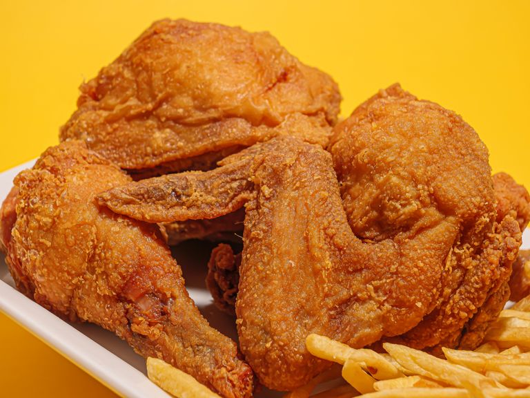 How Minnie Pearl’s Fried Chicken Tried and Failed to Take On KFC in the 1960s