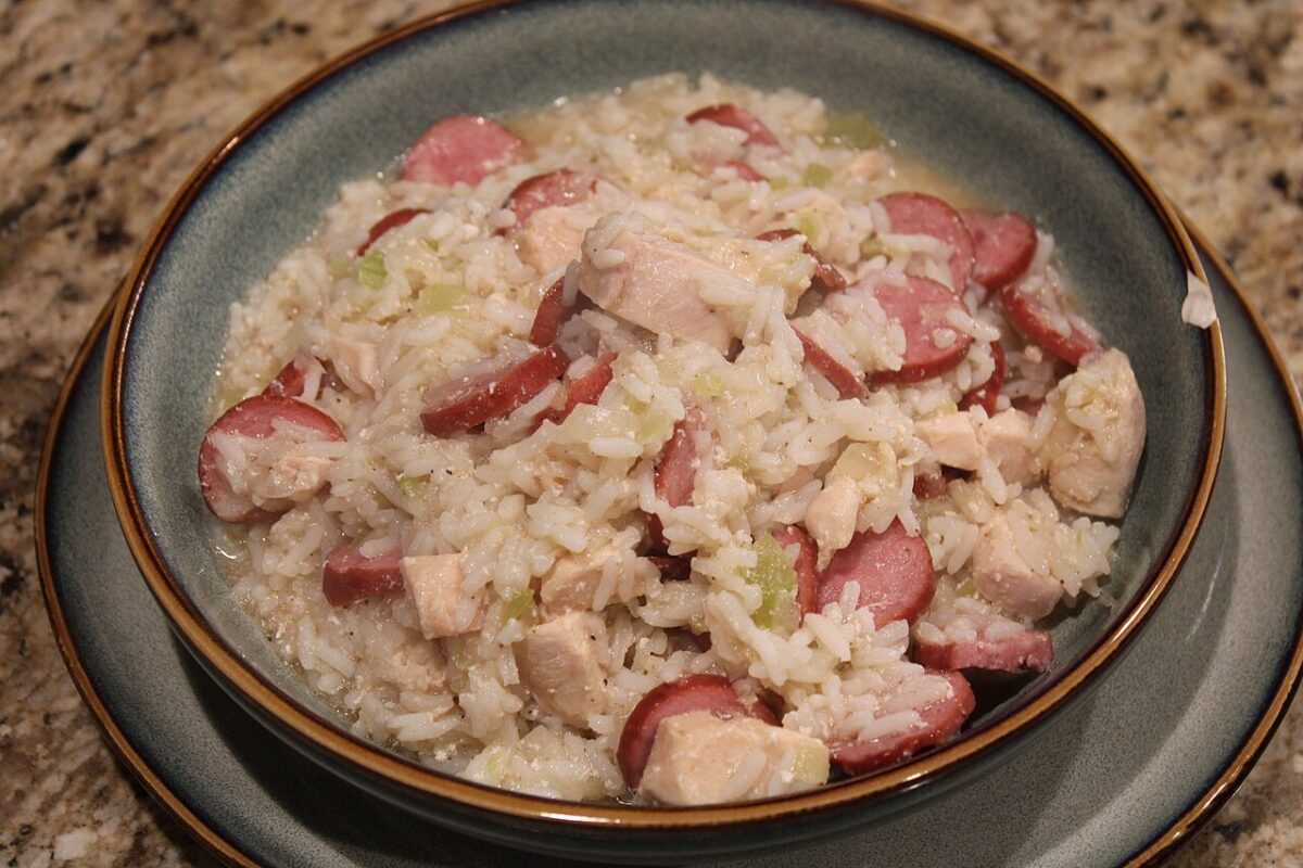 6 Lesser-Known Southern Recipes Worth Trying 1 1280px Bowl of Chicken Bog
