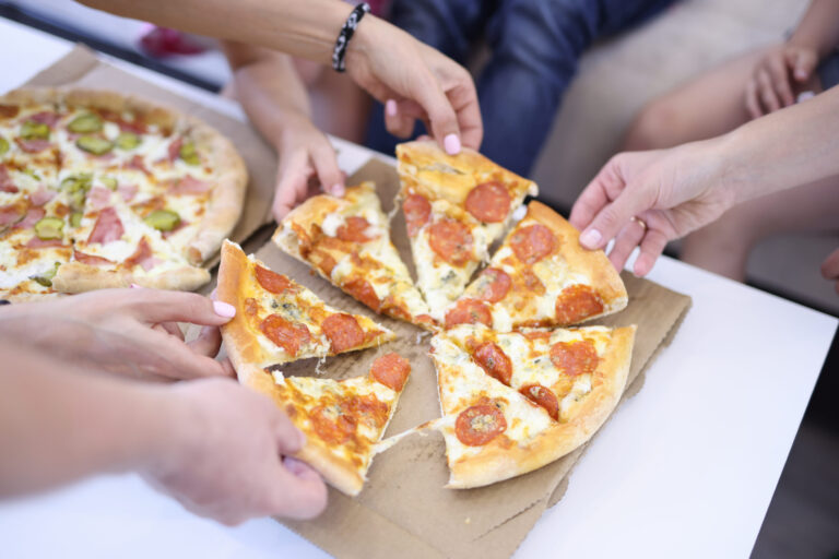 8 Popular Pizza Chains With Some of the Lowest Customer Review Scores